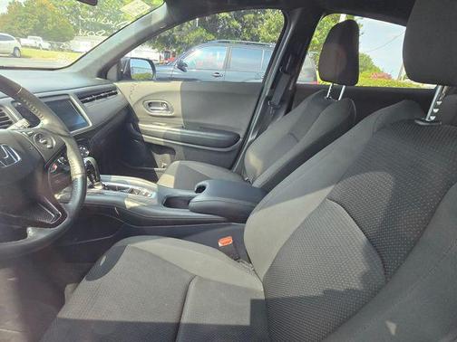 Platinum White Pearl 2021 Honda HR-V AWD Sport