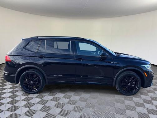 2022 Volkswagen Tiguan 2.0T SE R-Line Black 4MOTION