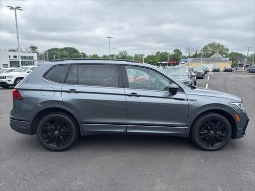 2022 Volkswagen Tiguan 2.0T SE R-Line Black 4MOTION