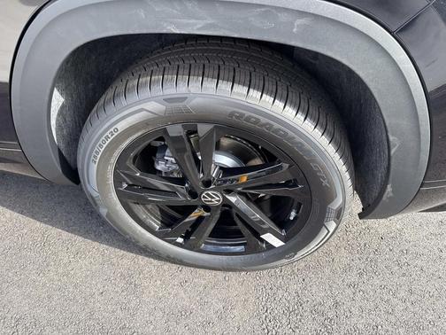 2026 Volkswagen Atlas Cross Sport 2.0T SEL