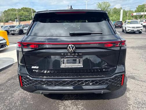 2025 Volkswagen Tiguan 2.0T SEL R-Line 4MOTION