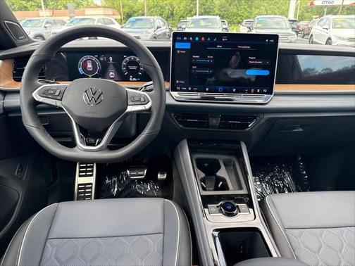 2025 Volkswagen Tiguan 2.0T SEL R-Line 4MOTION