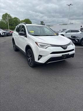 2017 Toyota RAV4 SE