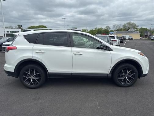 2017 Toyota RAV4 SE