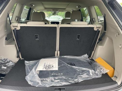 2025 Volkswagen Atlas 2.0T SE w/Technology 4MOTION