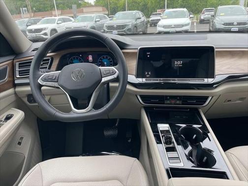 2025 Volkswagen Atlas 2.0T SE w/Technology 4MOTION
