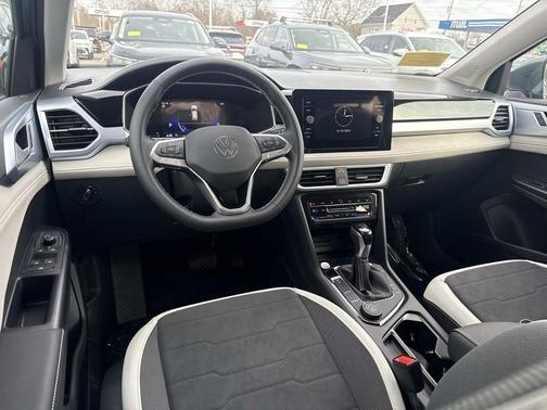 2026 Volkswagen Taos SE