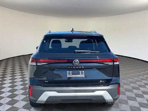 2025 Volkswagen Tiguan 2.0T SE 4MOTION