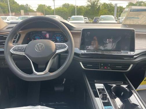 2025 Volkswagen Atlas 2.0T SE w/Technology 4MOTION