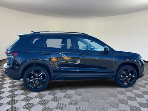 2025 Volkswagen Taos 1.5T SE Black