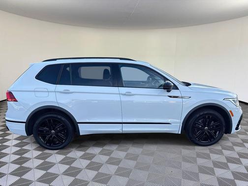 2022 Volkswagen Tiguan 2.0T SE R-Line Black 4MOTION