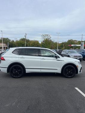 2022 Volkswagen Tiguan 2.0T SE R-Line Black 4MOTION
