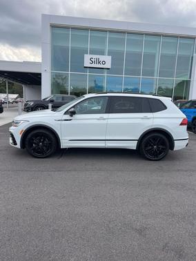 2022 Volkswagen Tiguan 2.0T SE R-Line Black 4MOTION
