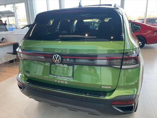 2025 Volkswagen Taos 1.5T SE Black