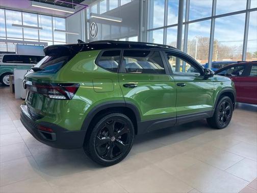 2025 Volkswagen Taos 1.5T SE Black