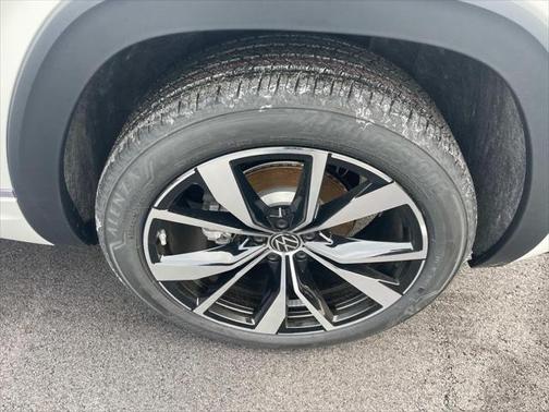 2025 Volkswagen Atlas Cross Sport 2.0T SEL Premium