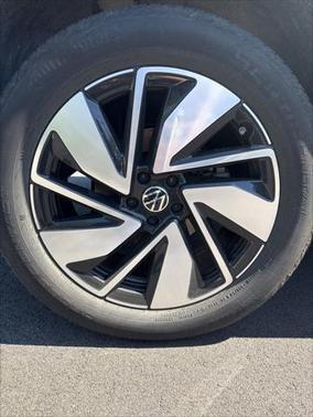 2025 Volkswagen Atlas 2.0T SE w/Technology 4MOTION