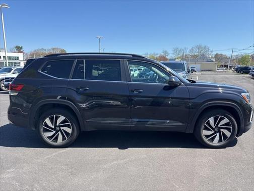 2025 Volkswagen Atlas 2.0T SE w/Technology 4MOTION
