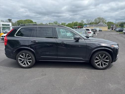 2019 Volvo XC90 T5 Momentum