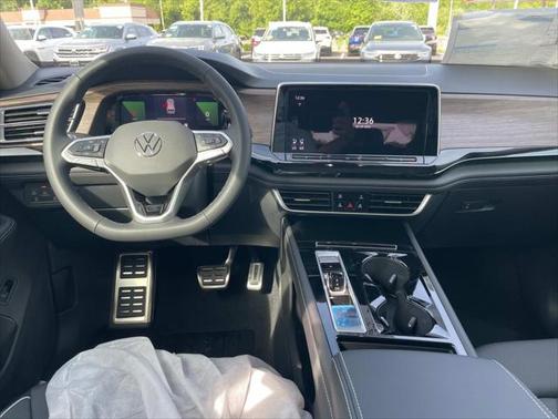 2025 Volkswagen Atlas 2.0T SEL Premium R-Line 4MOTION