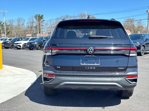 2025 Volkswagen Taos 1.5T SE Black