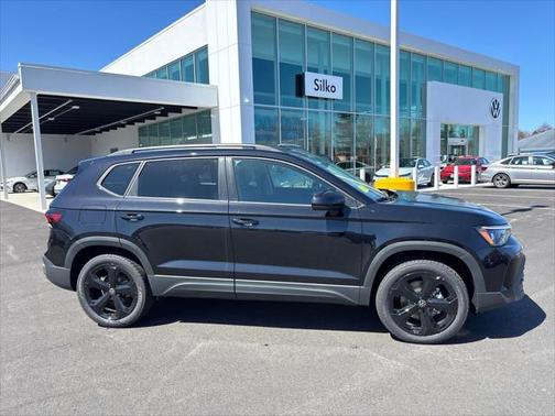 2025 Volkswagen Taos 1.5T SE Black