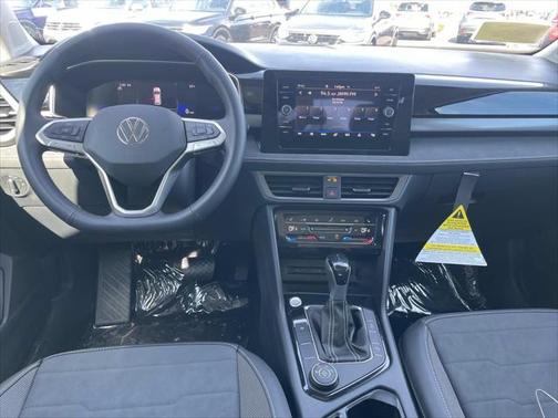 2025 Volkswagen Taos 1.5T SE Black