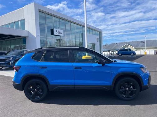 2025 Volkswagen Taos 1.5T SE Black