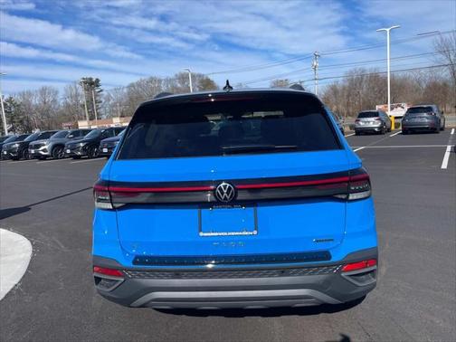 2025 Volkswagen Taos 1.5T SE Black