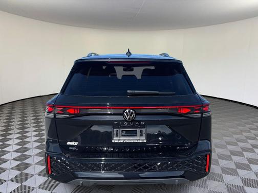 2025 Volkswagen Tiguan 2.0T SEL R-Line 4MOTION