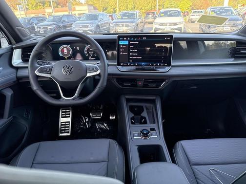 2025 Volkswagen Tiguan 2.0T SE R-Line Black 4MOTION