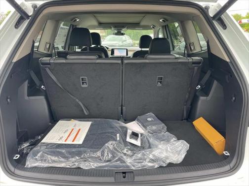 2025 Volkswagen Atlas 2.0T SE w/Technology 4MOTION