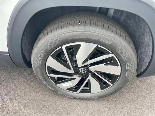 2025 Volkswagen Atlas 2.0T SE w/Technology 4MOTION