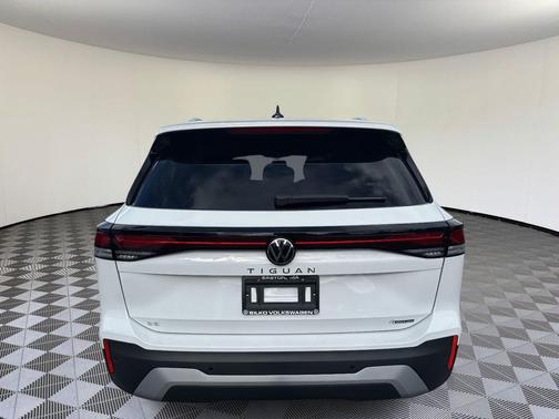 2025 Volkswagen Tiguan 2.0T SE 4MOTION