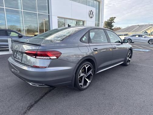 2022 Volkswagen Passat 2.0T R-Line