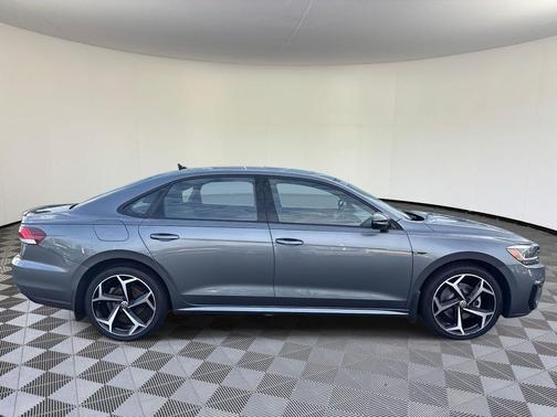 2022 Volkswagen Passat 2.0T R-Line