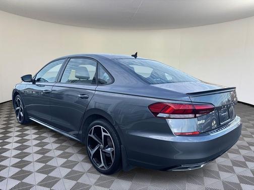 2022 Volkswagen Passat 2.0T R-Line