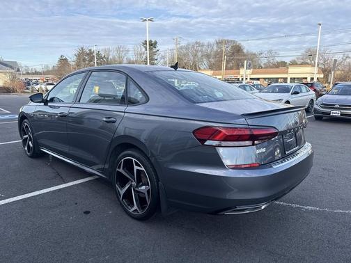 2022 Volkswagen Passat 2.0T R-Line