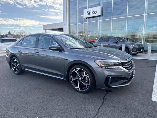 2022 Volkswagen Passat 2.0T R-Line