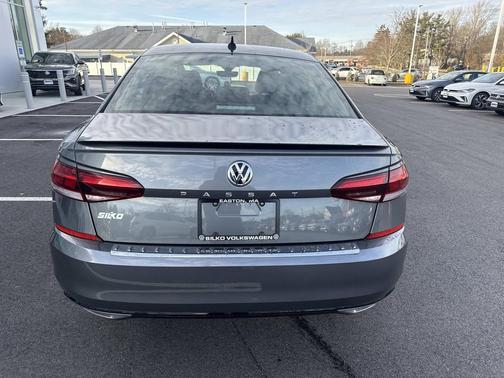 2022 Volkswagen Passat 2.0T R-Line