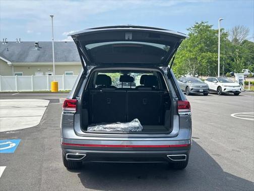 2025 Volkswagen Atlas 2.0T SE