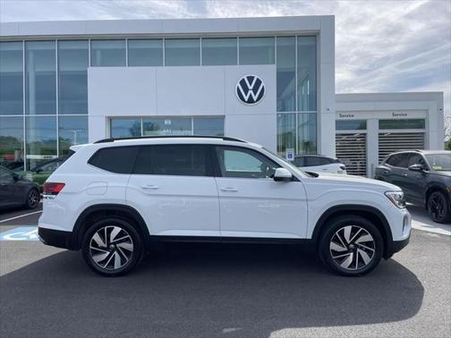 2025 Volkswagen Atlas 2.0T SE w/Technology 4MOTION