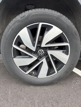 2025 Volkswagen Atlas 2.0T SE w/Technology 4MOTION