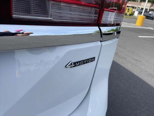 2025 Volkswagen Atlas 2.0T SE w/Technology 4MOTION