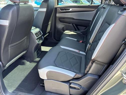 2025 Volkswagen Atlas 2.0T Peak Edition