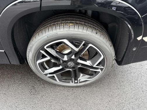 2026 Volkswagen Tiguan 2.0T SEL R-Line 4MOTION