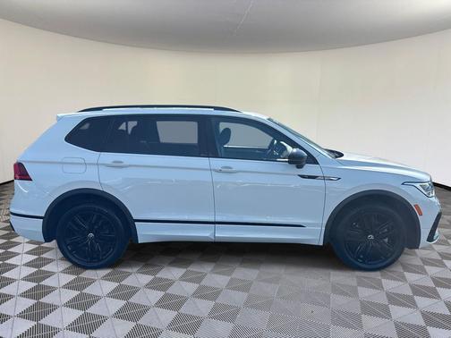 2022 Volkswagen Tiguan 2.0T SE R-Line Black 4MOTION