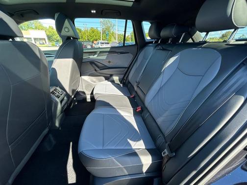 2025 Volkswagen Tiguan 2.0T SE R-Line Black 4MOTION