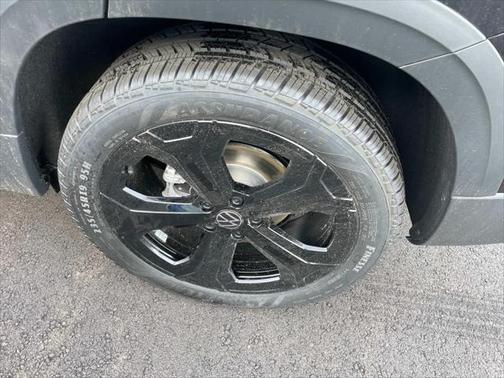 2025 Volkswagen Taos 1.5T SE Black
