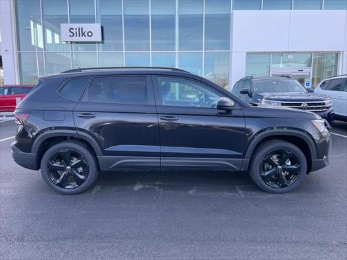 2025 Volkswagen Taos 1.5T SE Black